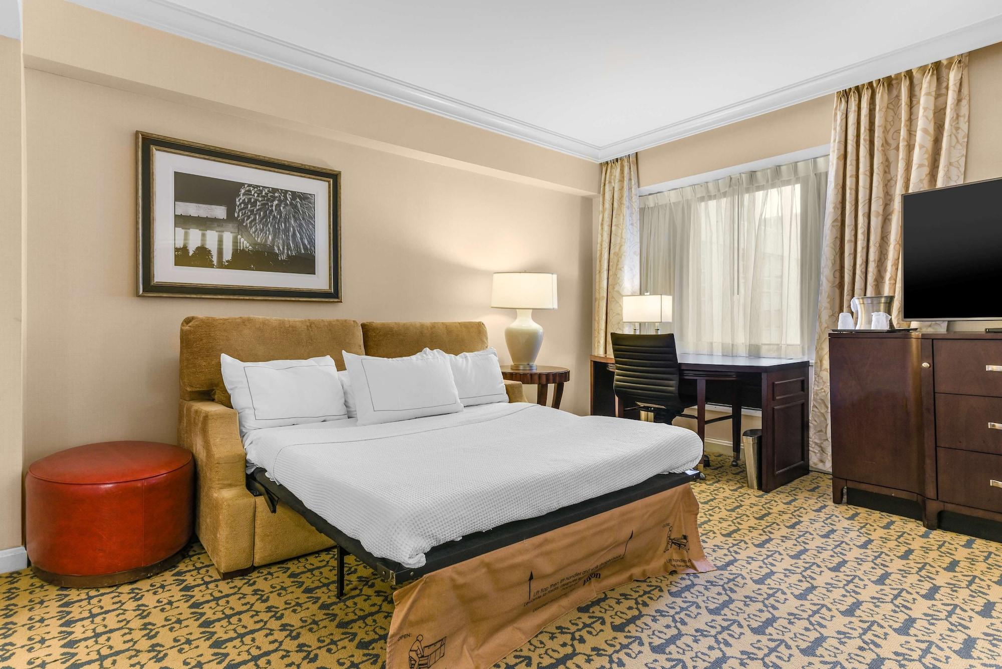 Capital Hilton Hotel 4*